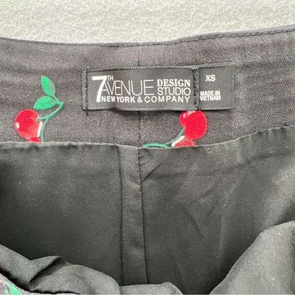7th Avenue Design Studio New York & Company Women's Skirt XS Black Cherries - Picture 3 of 9